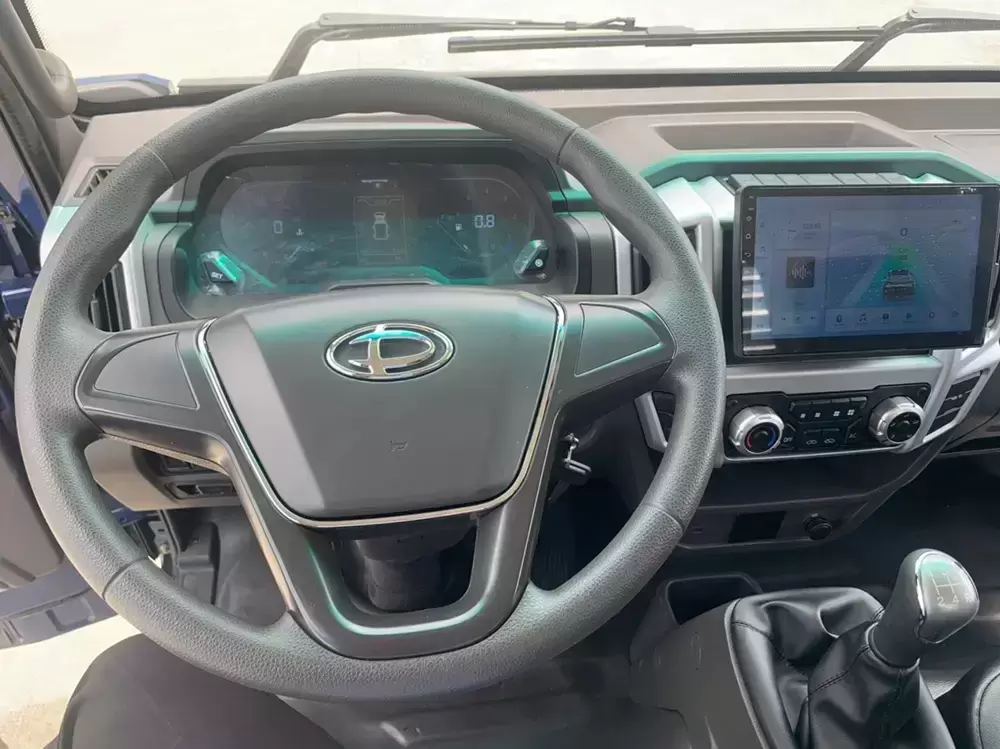 Cụm đồng hồ LED Digital và màn hình LCD trên xe tải thùng dài 6m3 Teraco