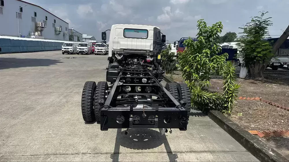 Khung sắt xi cứng cáp của xe tải thùng dài 6m3 Teraco